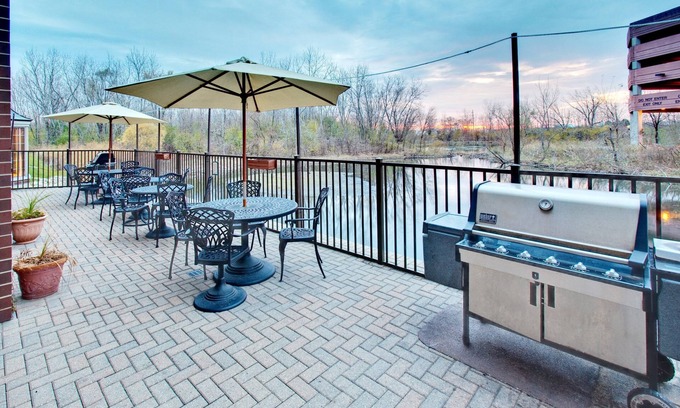Forestview Apartment | Air-Conditioned King Suite | Complimentary Breakfast
