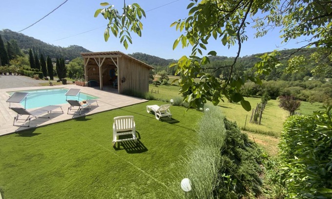 Sainte-Mondane Cottage | Air-Conditioned Cottage with Shared Pool and WiFi in Dordogne