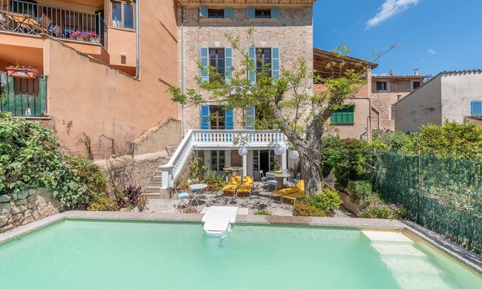 Soller House | Air-Conditioned Holiday Home with Pool, Wi-Fi, Balcony and Patio