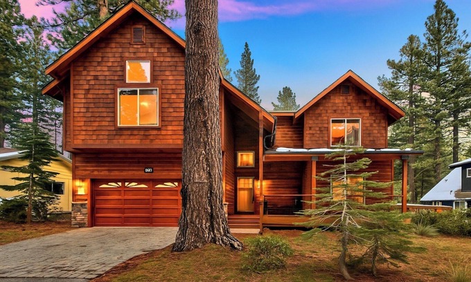 Pioneer Trail Cabin | Air Conditioning, Hot Tub, EV Charger, Bunk Beds, High-end Mountain Home