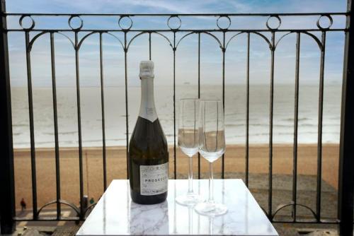 Southsea House | Air Maison - Seafront Flat Private - Roof Terrace with Parking