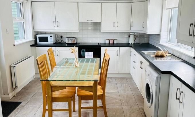 Coleraine House | Airbnb and Holidays Home