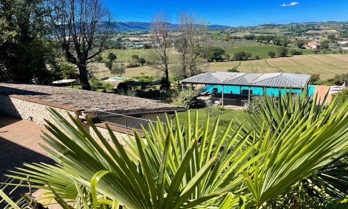 Spoleto Apartment | Aircon, wIfI, infinity pool, Jacuzzi, nr Spoleto, car recommended not necessary