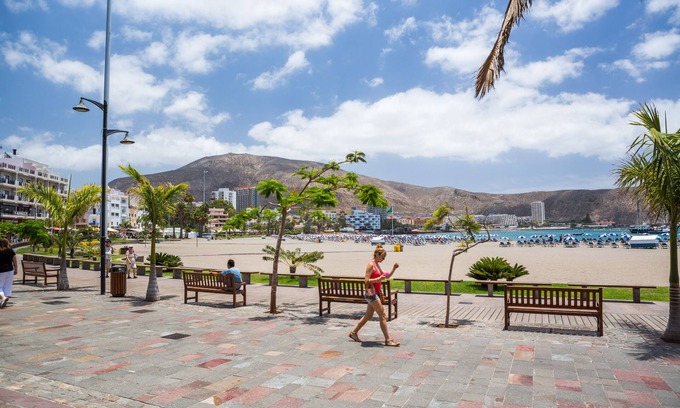 Los Cristianos Apartment | AirConditioned Penthouse Studio Two Steps From The Beach