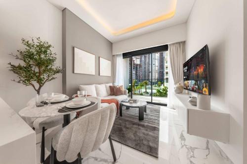 Nad Al Sheba Apartment | AirDXB - Meydan Apartments sleeps 4 with Swimming Pool View