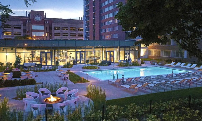 Near West Side Apartment | Airy Medical District 1BR w/W/D, Roof & Gym, nr Hospitals, by Blueground