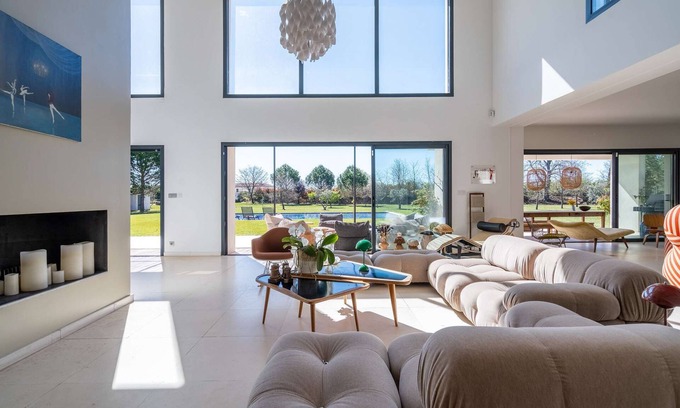 Nord House | Aix-en-Provence countryside – A contemporary property – Sleeps 10