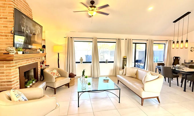 San Antonio Tlayacapan House | Ajijic Modern Fully Renovated 1 King Bedroom Suite - Walk to Everything