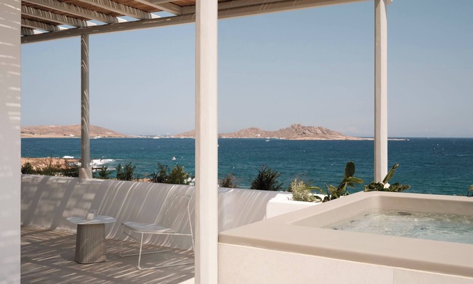 Naousa Hotel | Akria Seaside Suites
