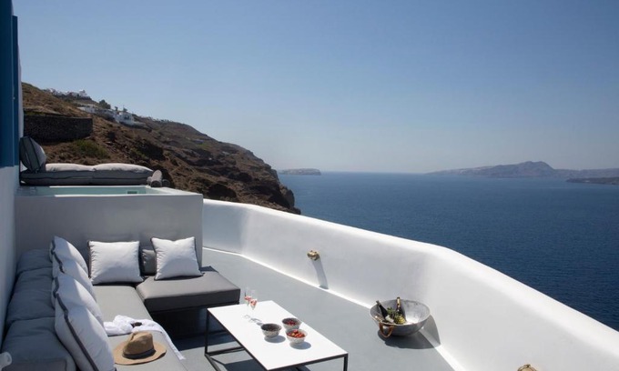 Akrotiri Villa | Akrotiri Cove