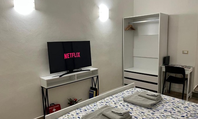 Prato Apartment | AL 106 Apartment [Free Wi-fi 5 min dalla Stazione]