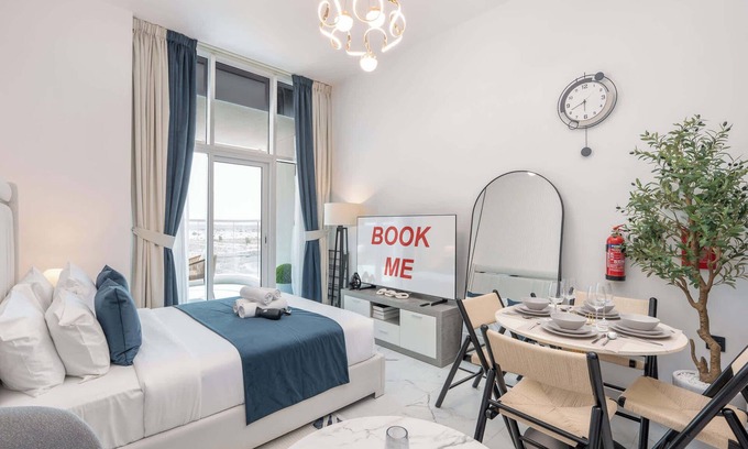 Al Barsha Apartment | Al Barsha Studio sleeps 2 with Private Balcony!