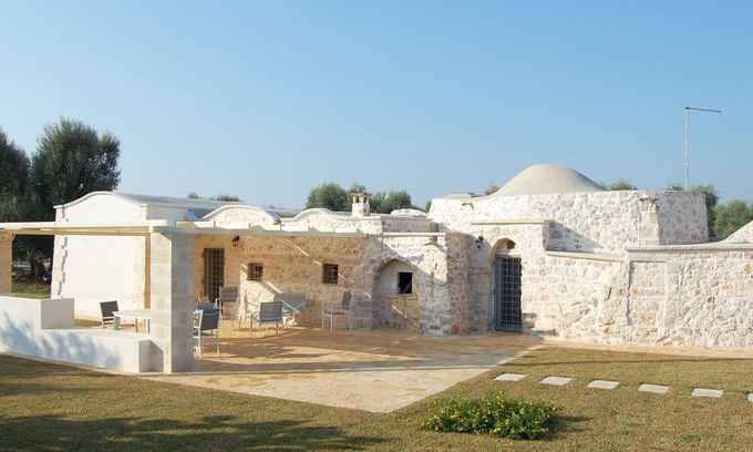 Ostuni Villa | "Al Guappo D'oro," trullo with pool nestled in the Apulian countryside.