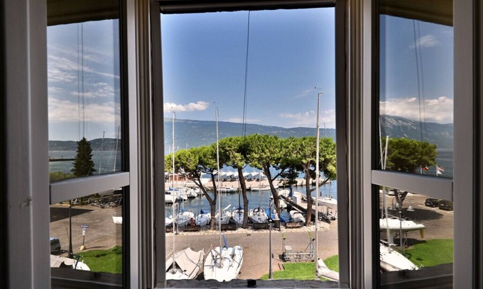 Bogliaco Apartment | Al Porto Vecchio by Theater Home - with parking space and marvellous lake view