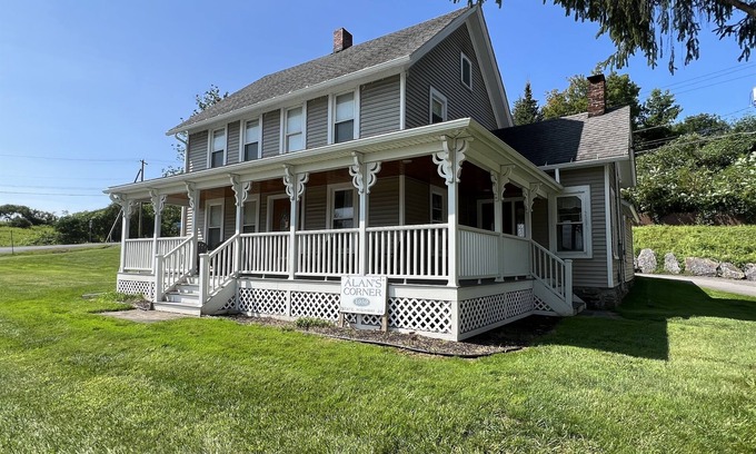 Cooperstown House | Alan's Corner - 4 bedroom/4 bath, pool, less than 5 minutes to Dreams Park