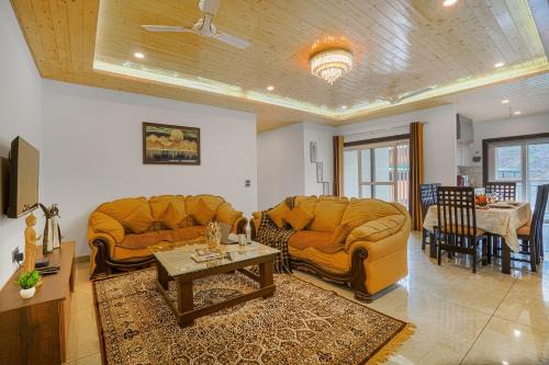 Shimla Apartment | Alaya Stays 3 BHK Apartment with Hill View - Cliff Trident