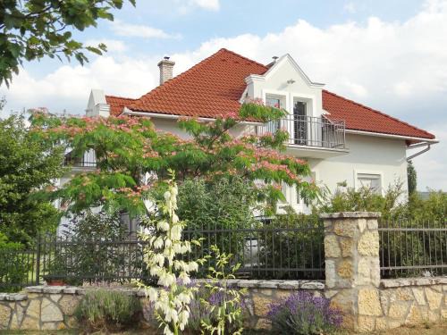 Balatonfured Apartment | Albízia Apartments