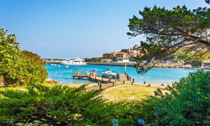 Liscia di Vacca Apartment | Alba Rossa Apartment 1.5km From The Beach, Porto Cervo, Italy
