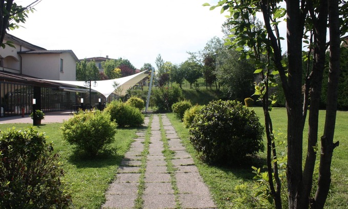Varano de' Melegari Hotel | Albergo della Roccia