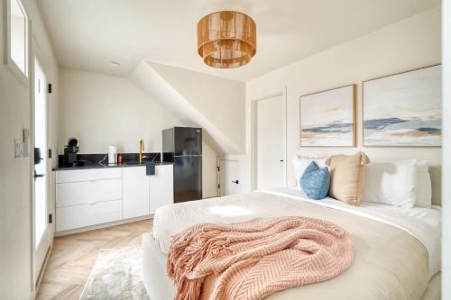 Alberta Arts District Hotel | AlbertaArts Happy Place Mother-In-Law Suite