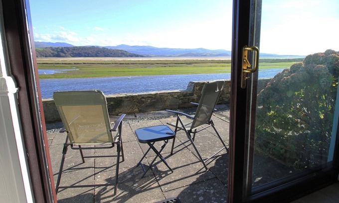 Porthmadog Cottage | ALDENA, romantic, with a garden in Porthmadog
