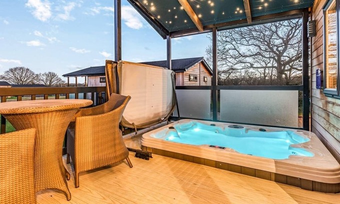 Saintbury Ski Chalet | Alderminster Lodge Premier