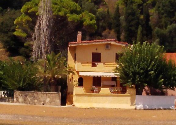 Kefalonia Apartment | Alekos Beach Houses-Waters Edge