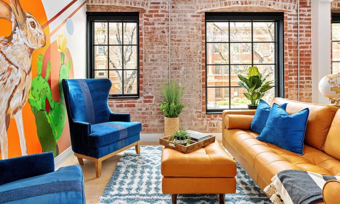 Golden Triangle Apartment | Alex Pangburn Suite 212