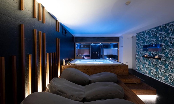 Alcamo Apartment | Alkamuri Posh Hotel Spa 107 Jacuzzi Suite