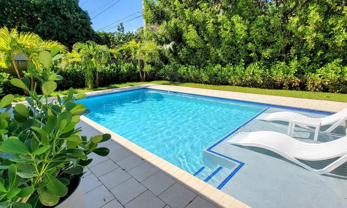 Pompano Beach House | All Brand New Salt Water Heated Pool Oasis Near the Beach