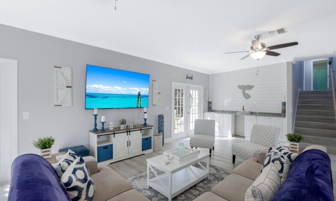Bonita Shores House | All New, Huge Pool, Hot Tub, Game Room, Tiki Bar, Sleeps 20