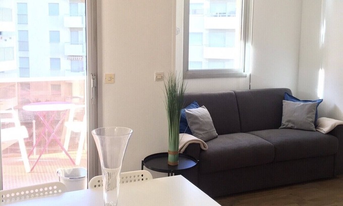 Saint-Raphael Apartment | All on foot! 2/4pers 50 meters from the sea
