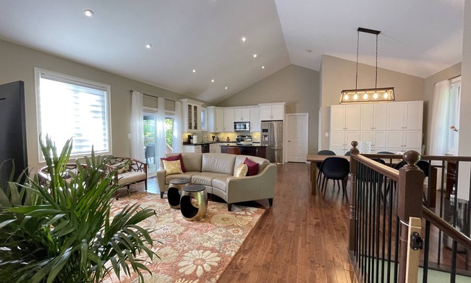 Tiny House | All season house, for family get away, with hot tub, children friendly beaches