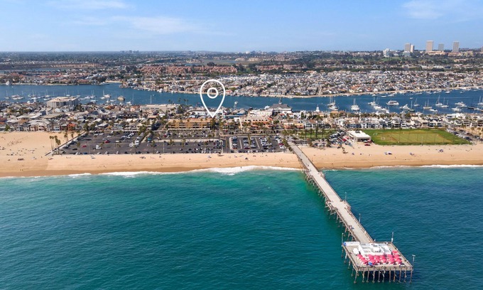 Balboa Peninsula House | All Suite 3bd/3bth Balboa Pier/Beach & Newport Harbor Views
