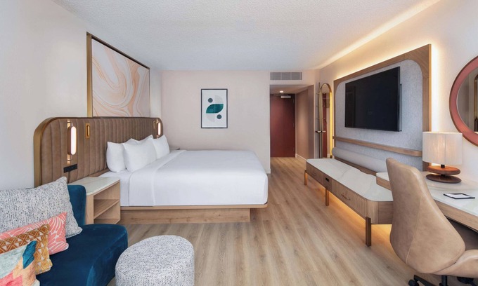 Flagami Hotel | All the Comforts of Home! Free Airport Shuttle, Near South Beach, Pets Allowed!