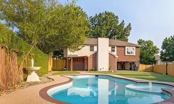 Allen House | Allen Oasis Pool Hot Tub Game Room & Yard