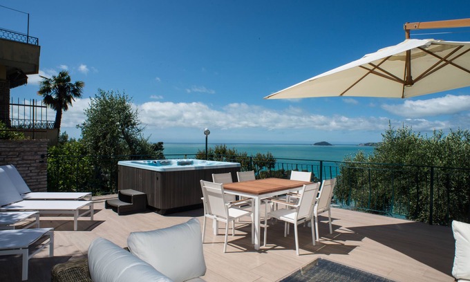 Fiascherino Apartment | "Alloggio Fiascherino" with 50m2 terrace and fantastic sea view