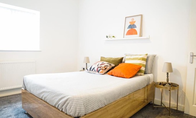 Liverpool House | Alluring 3 BR House Near LFC
