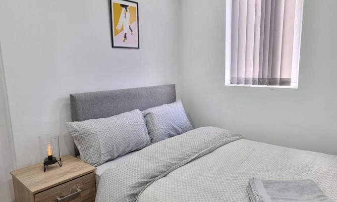 Liverpool House | Alluring and hospitable chamber