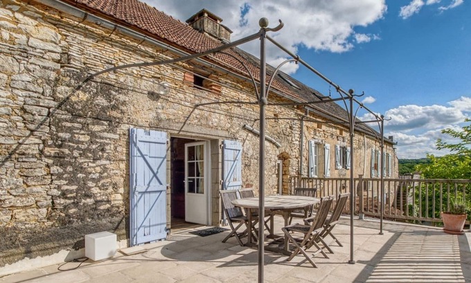 Degagnac House | Alluring Holiday Home in Dégagnac with Heated Pool