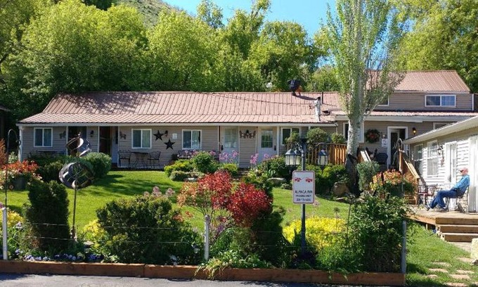 Lava Hot Springs Hotel | Alpaca Inn, The