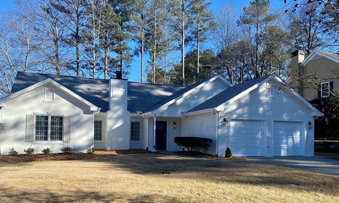 Alpharetta House | Alpharetta charmer walking distance to shops and restaurants