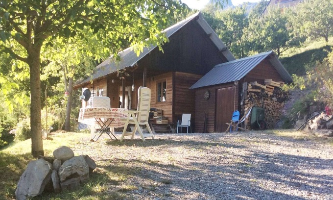 Saint-Apollinaire Ski Chalet | Alpine Chalet in Bourella