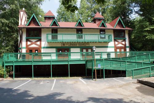 Helen Hotel | Alpine Crest Resort