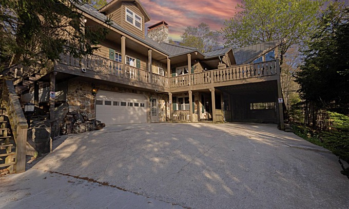 Snowshoe House | Alpine Ridge Chalet: Spacious Ski Retreat with 2 Kitchens & Hot Tub