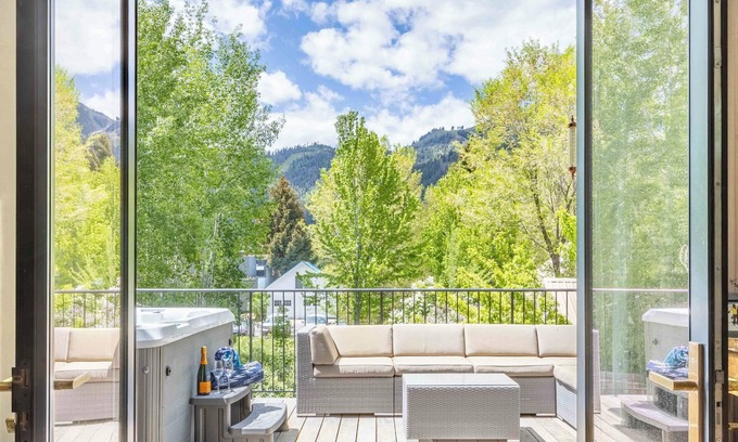 Ketchum House | Alpine Rowhouse - Boutique Luxury in Town