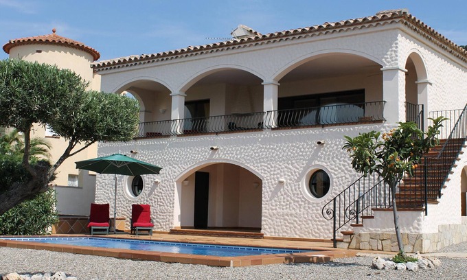 El Mas Fumats House | Alquiler vacacional de casa con piscina y vistas, max.6 personas, Roses