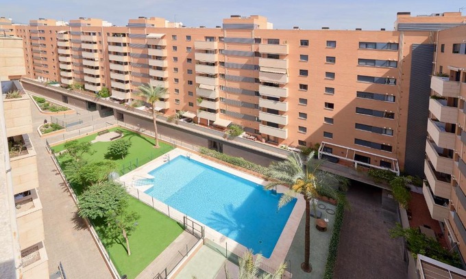 R.E.N.F.E. Apartment | Alterhome Apartamento con piscina María Zambrano