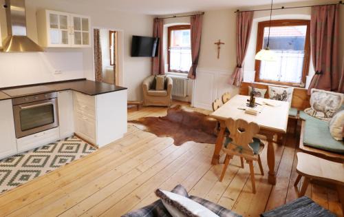 Todtnau Apartment | Altes Forsthaus - Fewo "Wiesental", privater "Spa" mit Sauna, Wanne und Relaxliegen, Todtnau- Feldberg