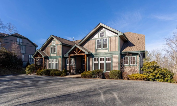 Seven Devils Condo | Altitude Adjustment an Echota on the Ridge Townhome!